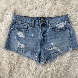 Urban Outfitters BDG Essential Mid Rise Shorts Size 28 Distressed washed blue